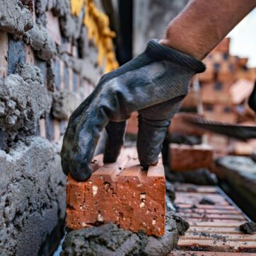 Jak urządzić małą łazienkę? Sprawdzone rozwiązania z realizacji MEST